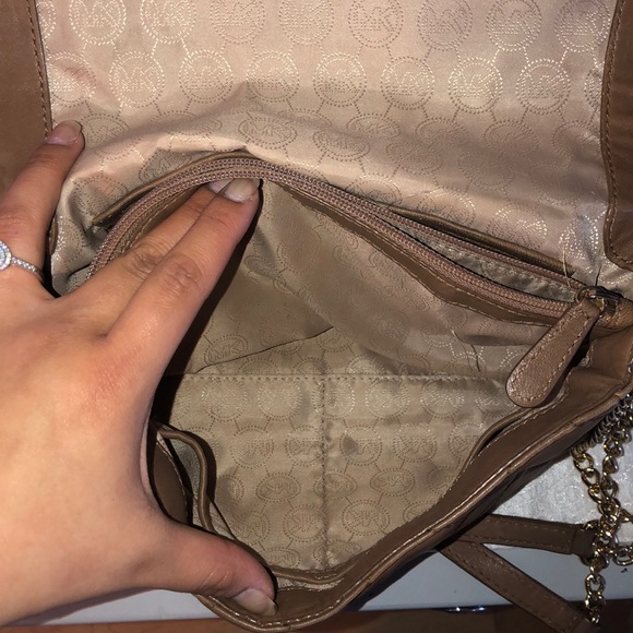 ✨MK Quilted Leather Handbag ✨ - Picture 7 of 7